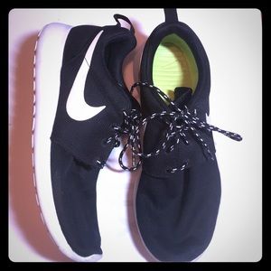 Nike Roshe One Women’s shoes